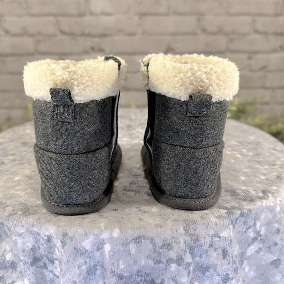 Carter’s Gray Fabric Fur Collar Pom-Pom Soft Booties - Baby 3-6 months🩶EUC - Picture 5 of 10